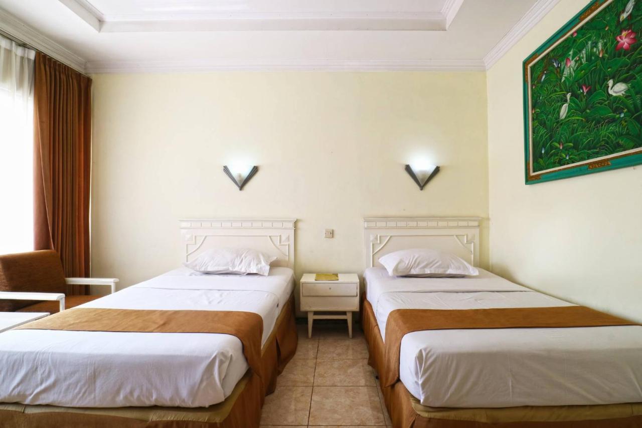 Hotel Tanjung Surabaya Buitenkant foto