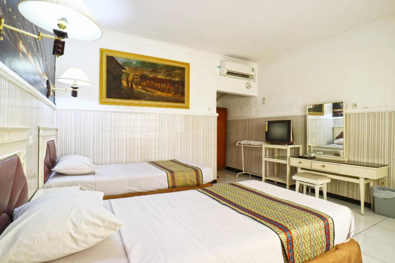 Hotel Tanjung Surabaya Buitenkant foto