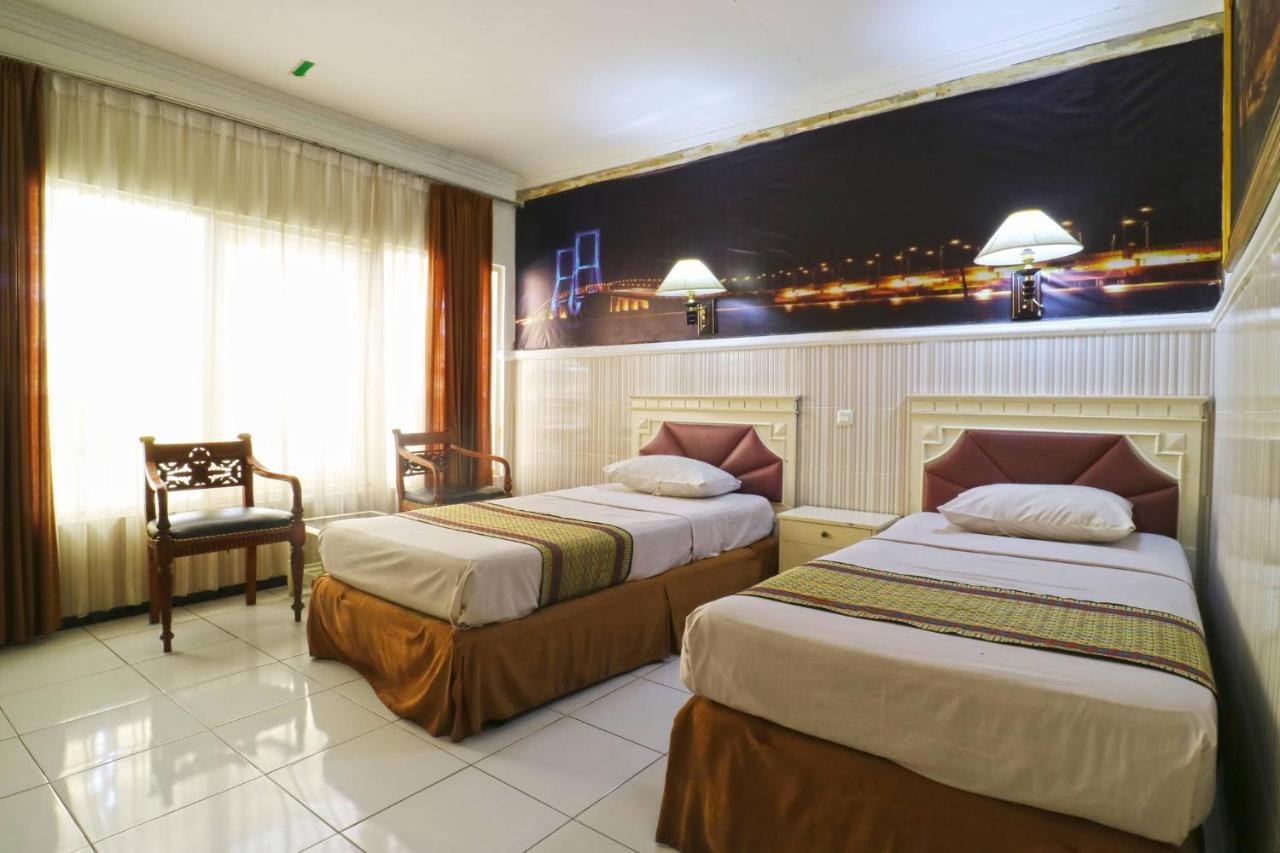 Hotel Tanjung Surabaya Buitenkant foto