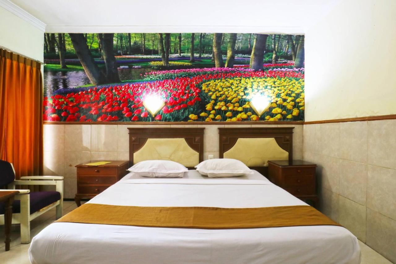 Hotel Tanjung Surabaya Buitenkant foto