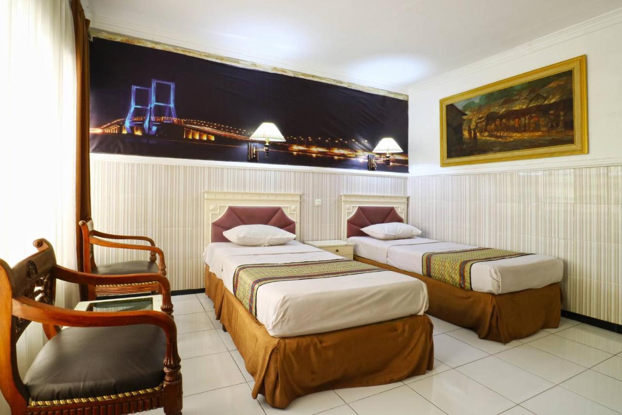 Hotel Tanjung Surabaya Buitenkant foto