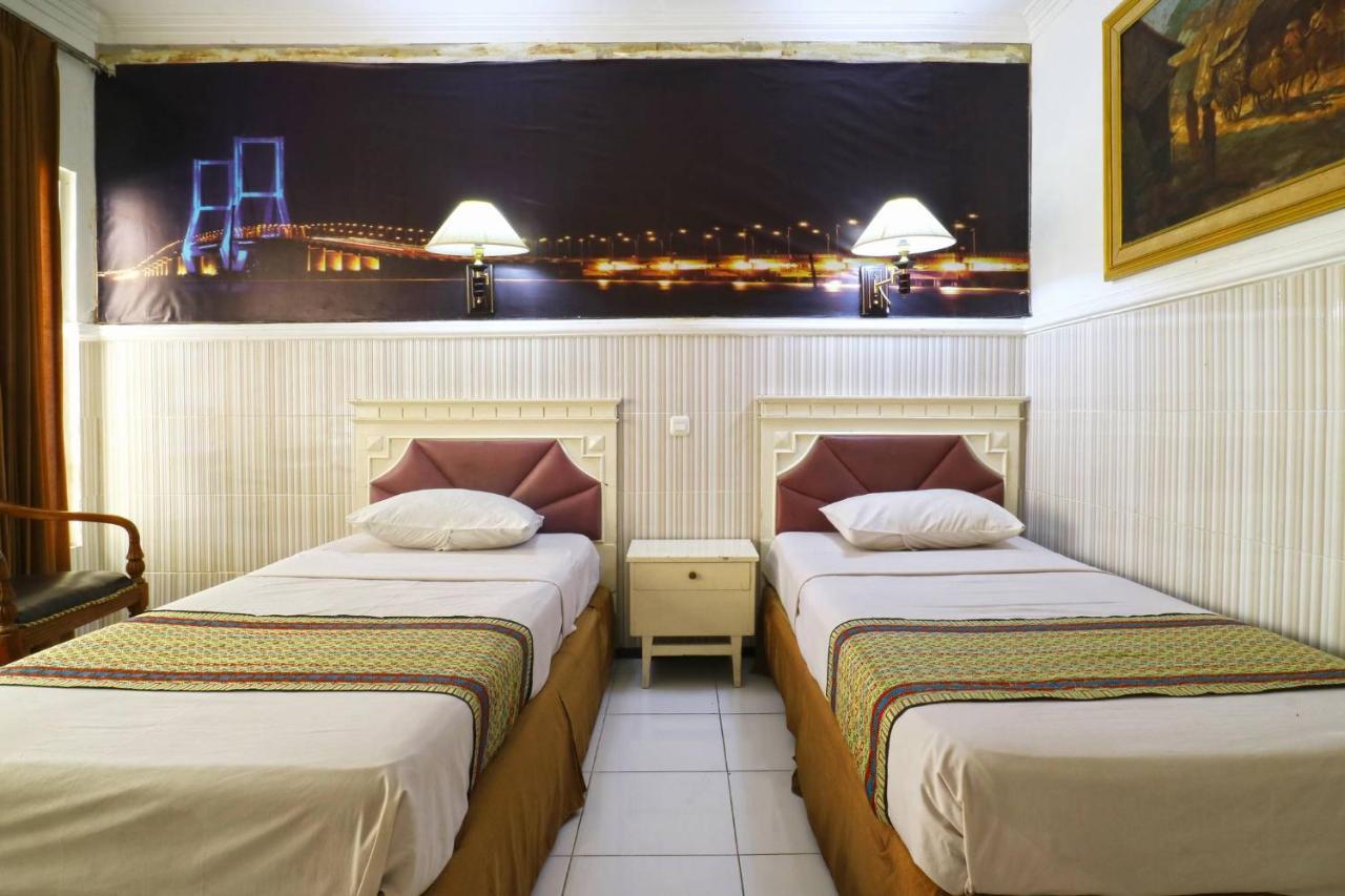 Hotel Tanjung Surabaya Buitenkant foto