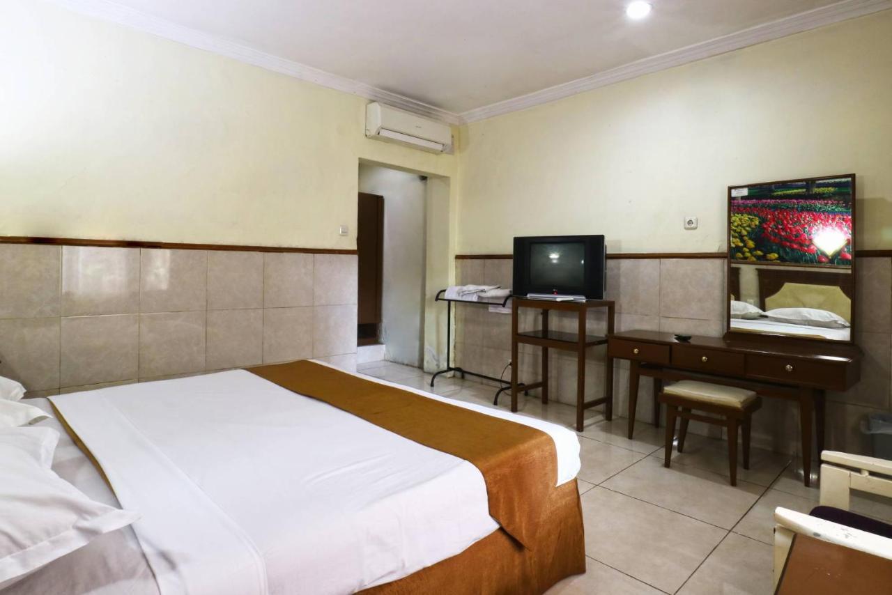 Hotel Tanjung Surabaya Buitenkant foto
