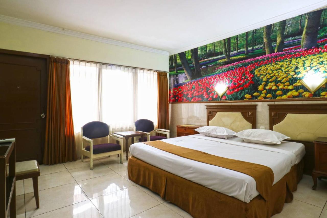 Hotel Tanjung Surabaya Buitenkant foto